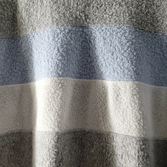 Grey vintage vibes sweater - Picture 2 of 2